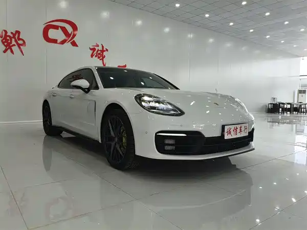 Porsche Panamera 2021