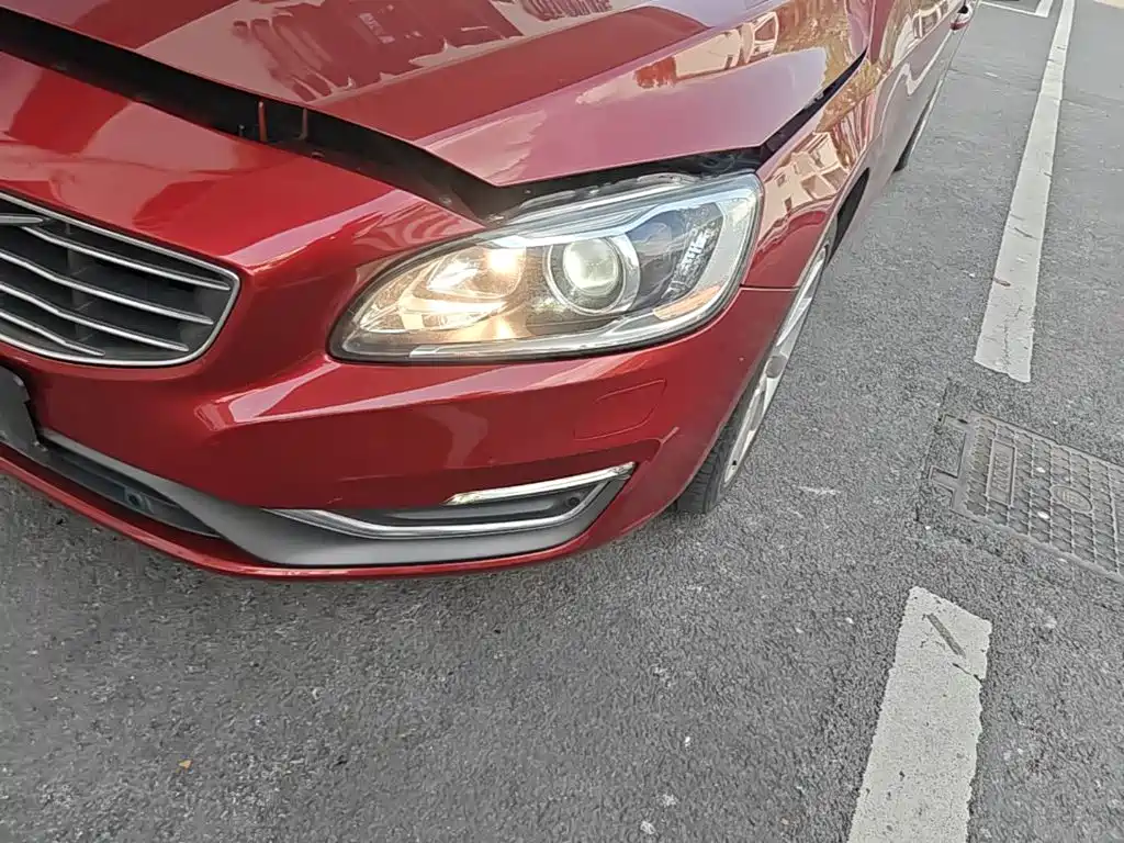 Volvo S60 2015 — фото 24