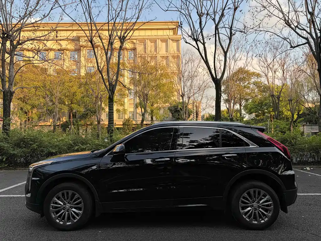 Cadillac XT4 2024 — фото 3