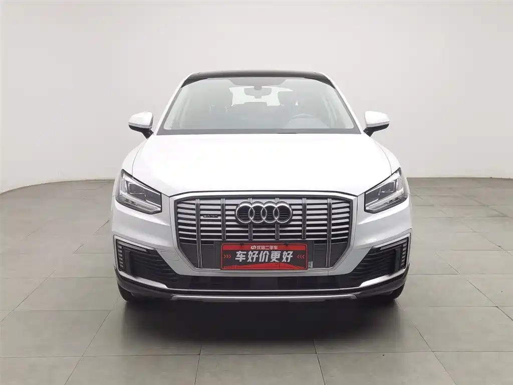 Audi Q2L e-tron 2020 — фото 3