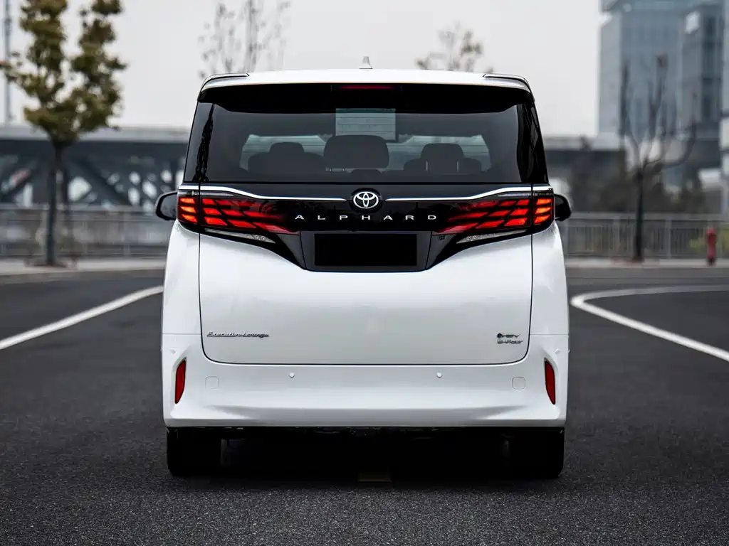 Toyota Alphard 2024 — фото 3