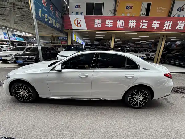 Mercedes-Benz C-Class 2024