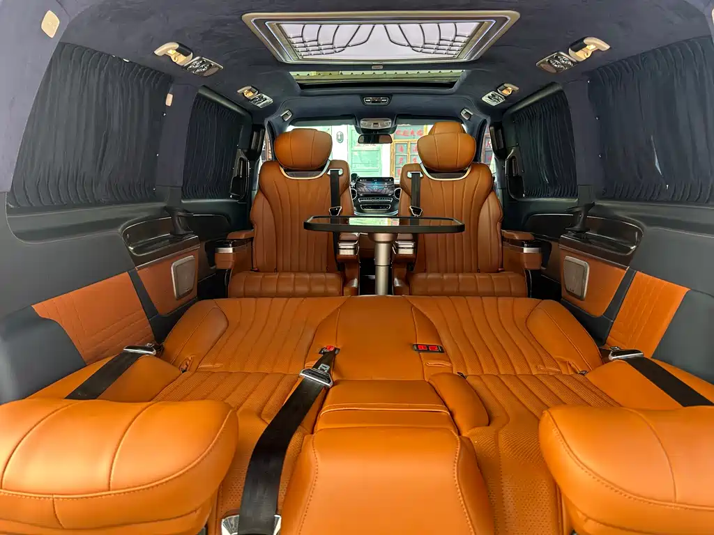 Mercedes-Benz V-Class 2023 — фото 20