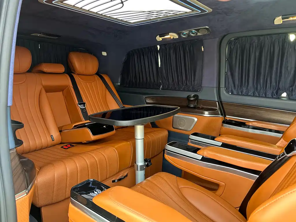 Mercedes-Benz V-Class 2023 — фото 22