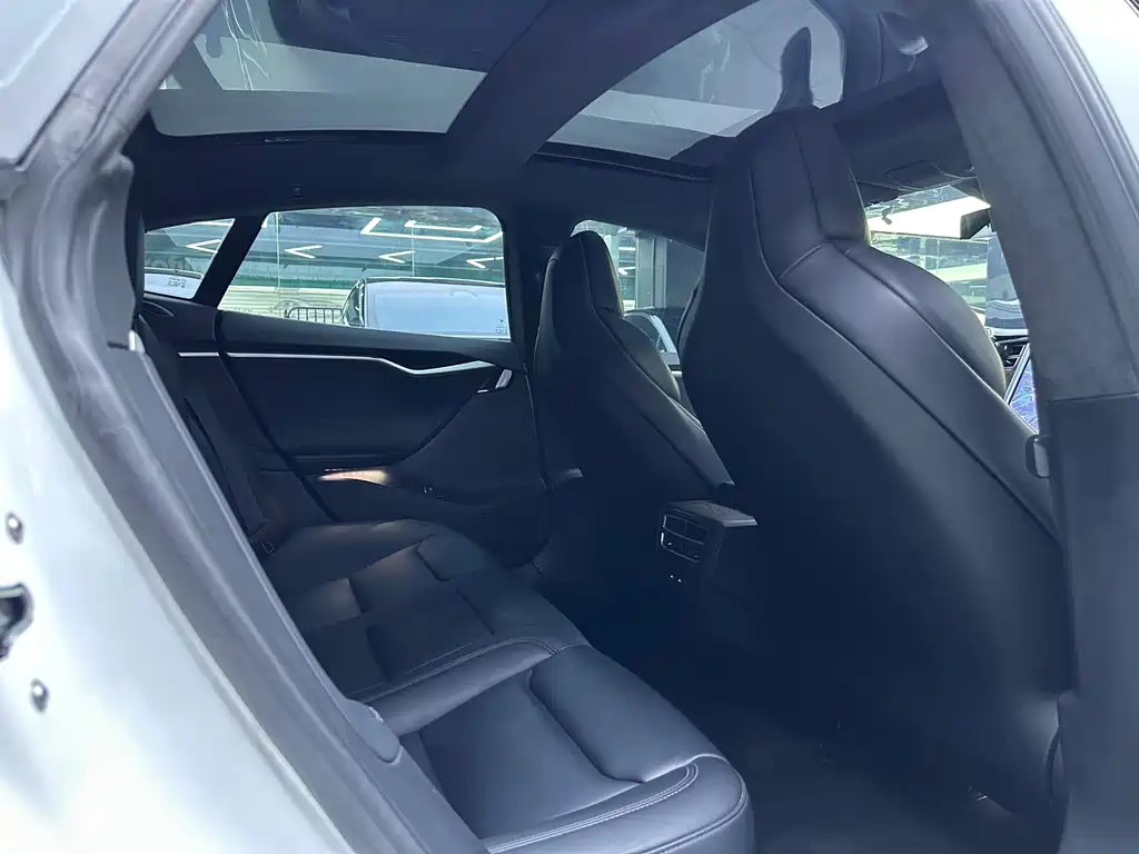 Tesla Model S 2018 — фото 12