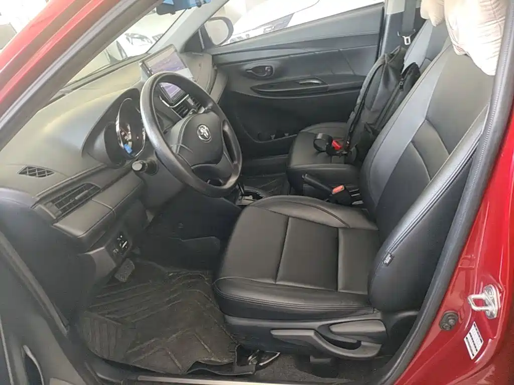 Toyota Yaris L 2021 — фото 15