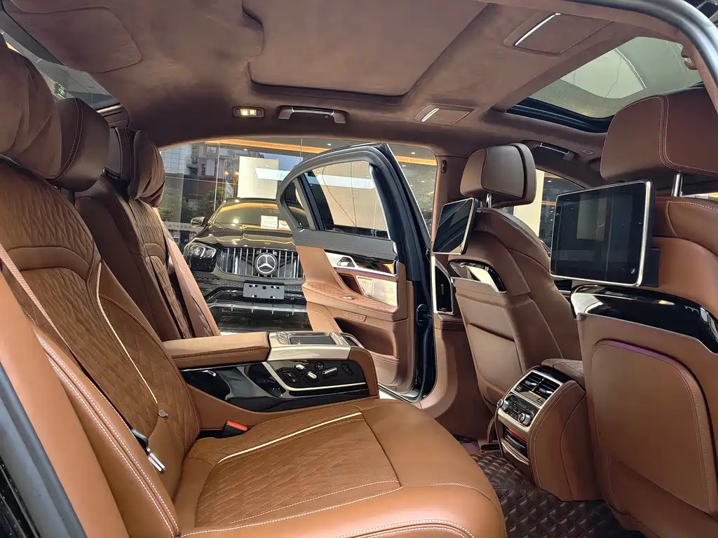 BMW 7 Series 2021 — фото 10