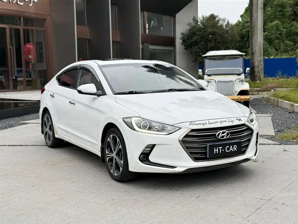 Hyundai Elantra 2019 — фото 3
