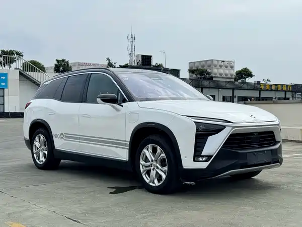 NIO ES8 2021
