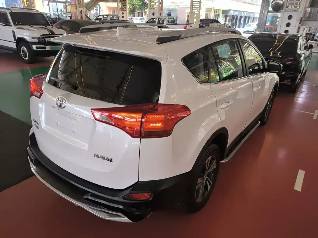 Toyota RAV4 2015