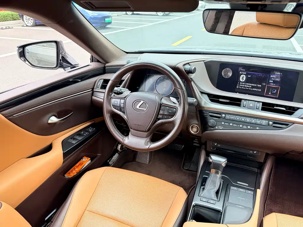 Lexus ES 2020 — фото 12