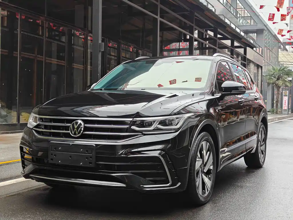 Volkswagen Tiguan L 2023 — фото 3