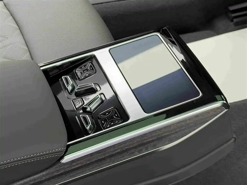 Audi A8 2025 — фото 12