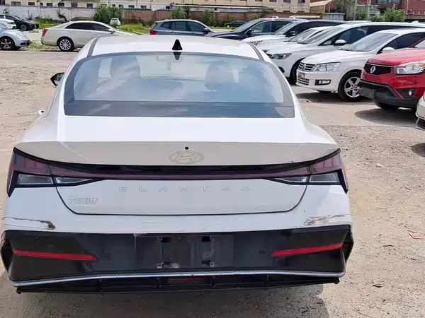 Hyundai Elantra 2023