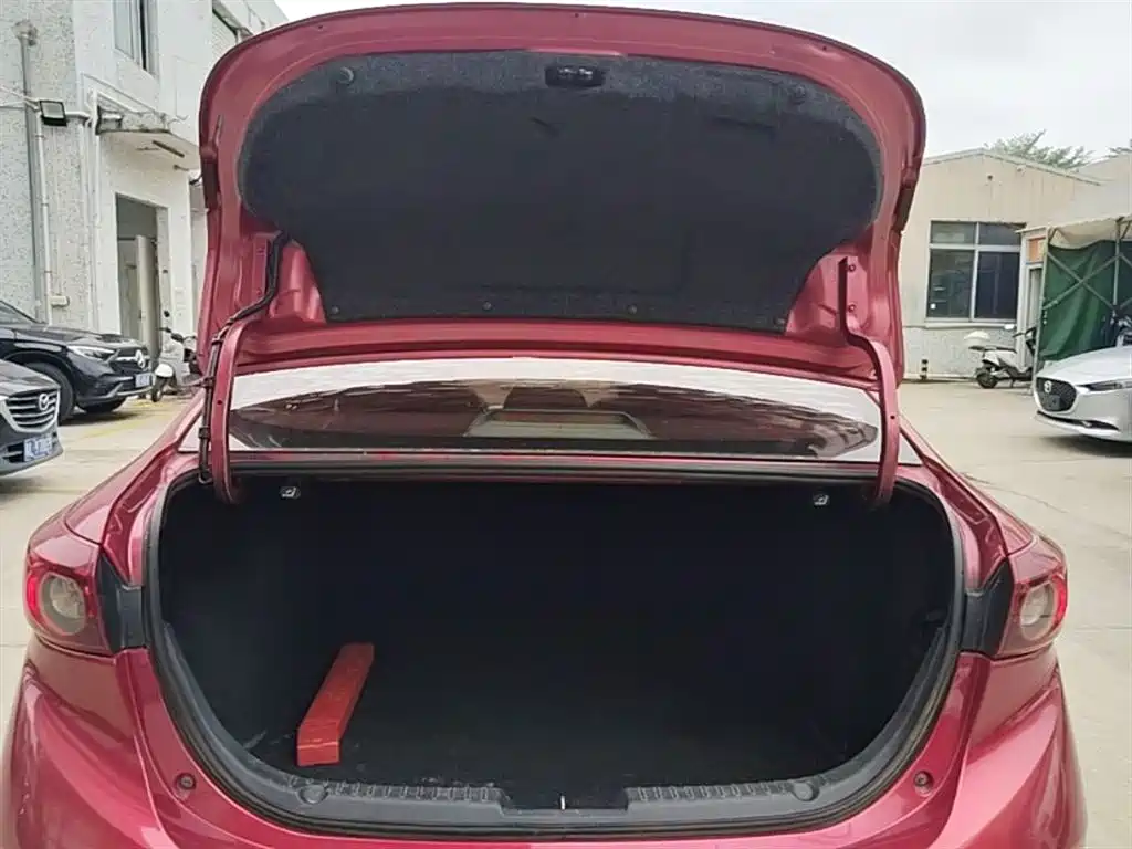 Mazda 3 Axela 2016 — фото 19