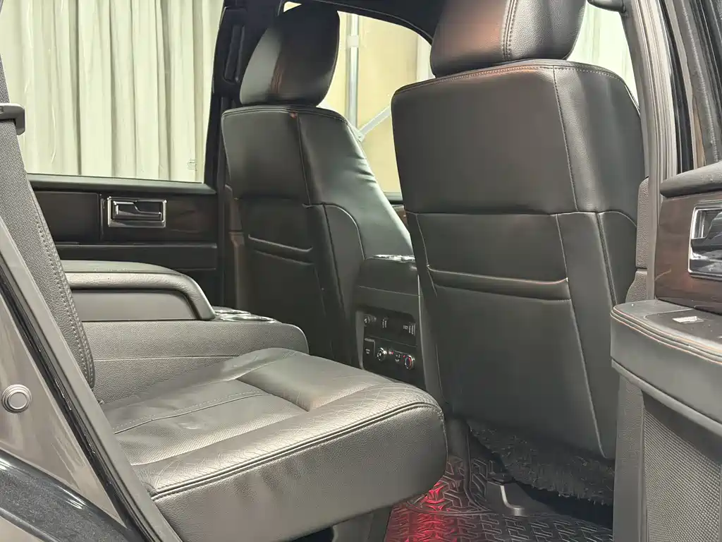 Lincoln Navigator 2017 — фото 8