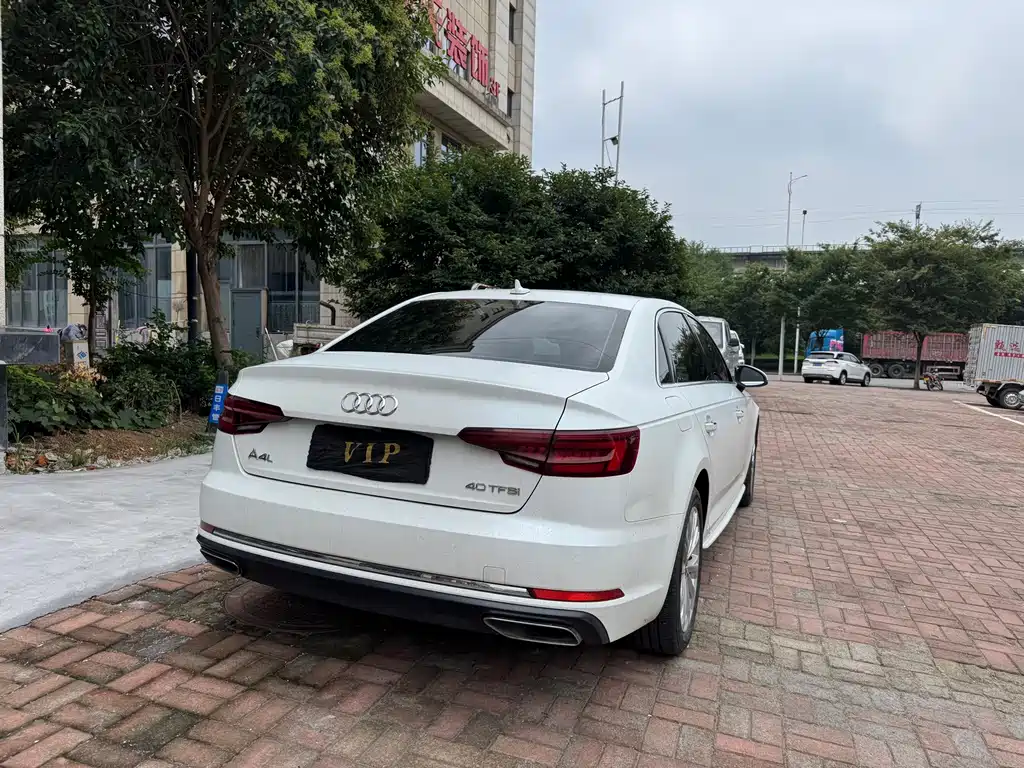 Audi A4L 2019