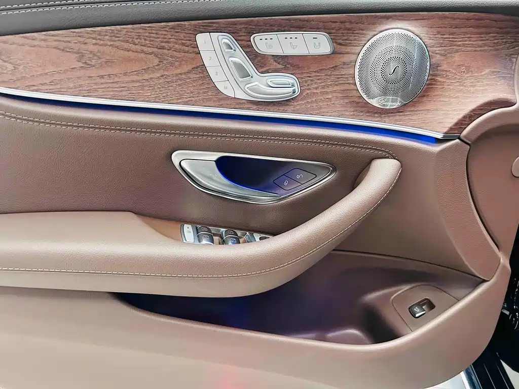 Mercedes-Benz E-Class 2022 — фото 16