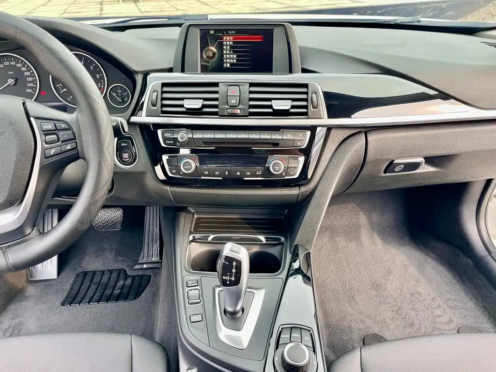 BMW 3 Series 2017 — фото 12