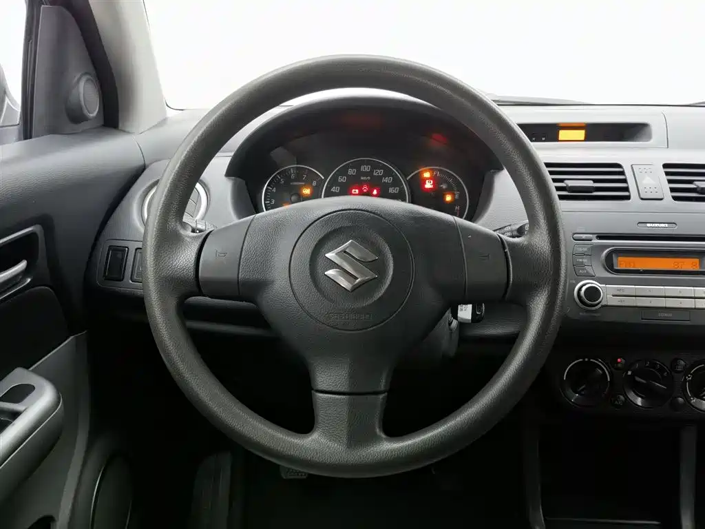 Suzuki Swift 2015 — фото 11
