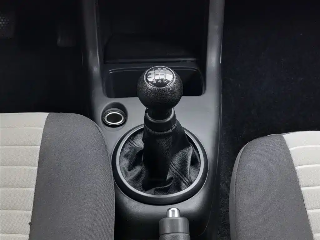 Suzuki Swift 2015 — фото 13