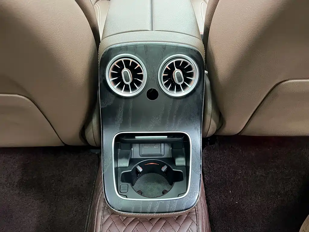 Mercedes-Benz E-Class 2022 — фото 20
