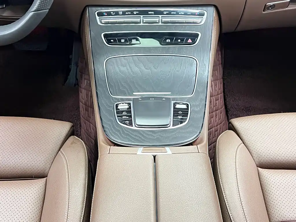 Mercedes-Benz E-Class 2022 — фото 25