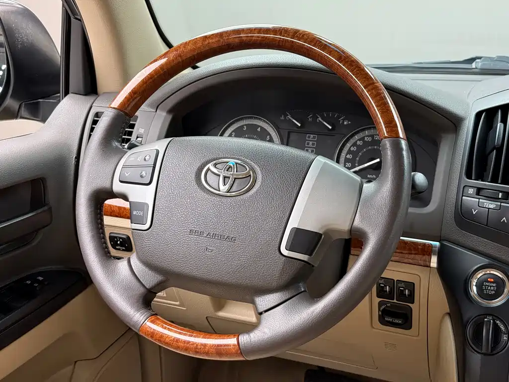 Toyota Land Cruiser 2015 — фото 7