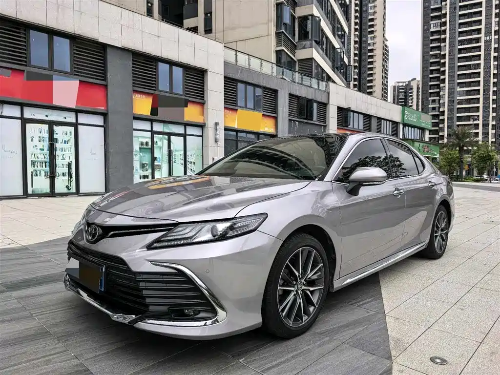 Toyota Camry 2023 — фото 1