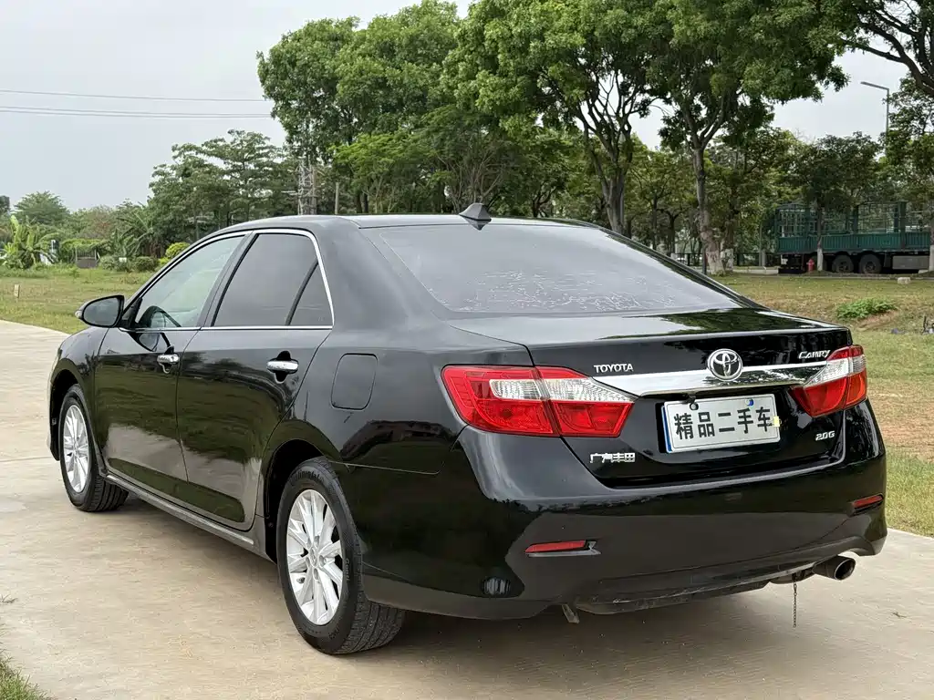 Toyota Camry 2013 — фото 6