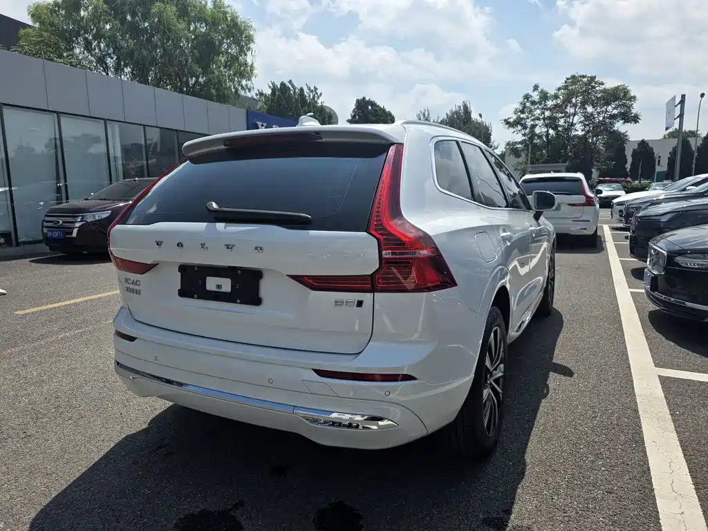 Volvo XC60 2022 — фото 4