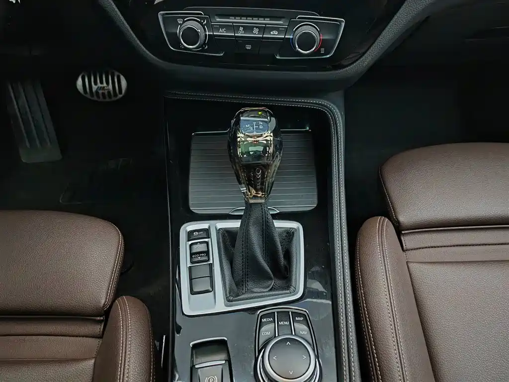 BMW 1 Series 2019 — фото 13