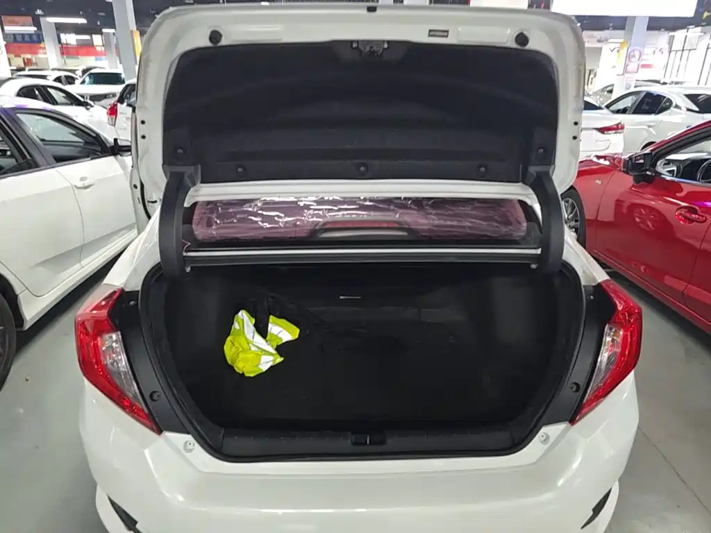 Honda Civic 2018 — фото 19