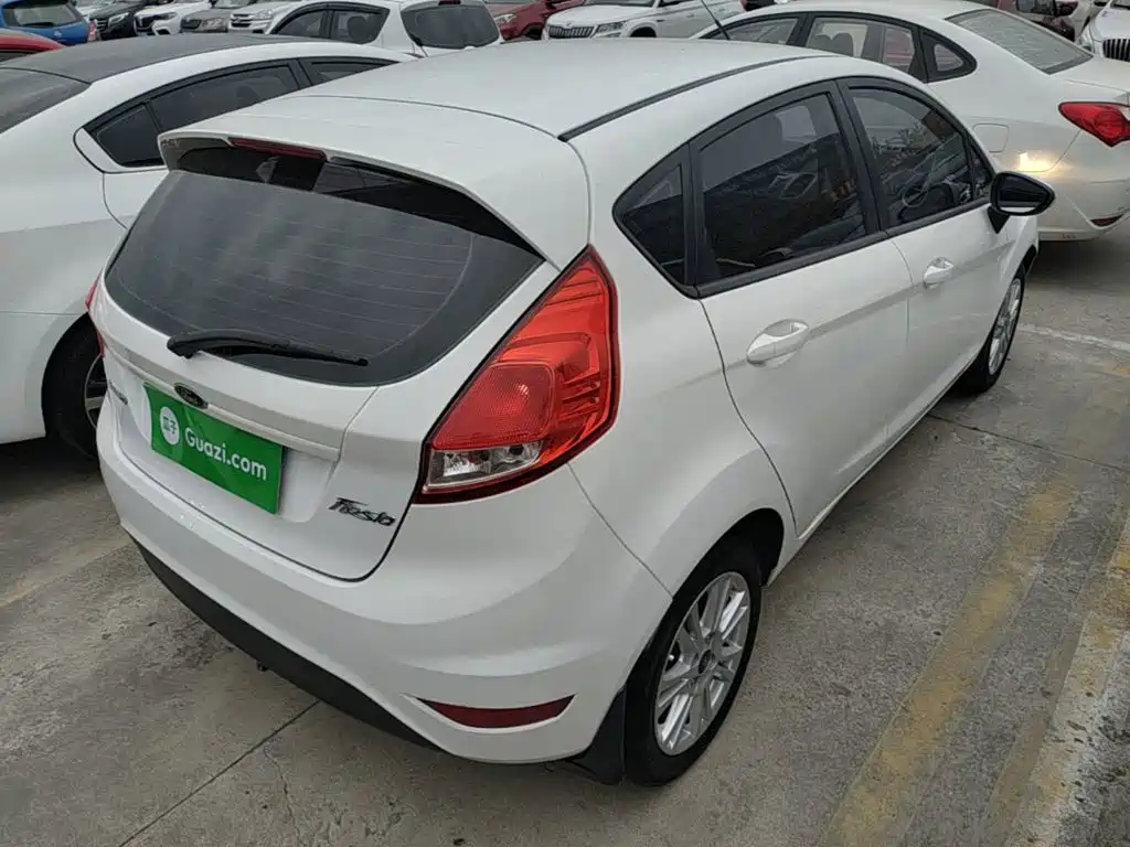 Ford Fiesta 2015 — фото 7