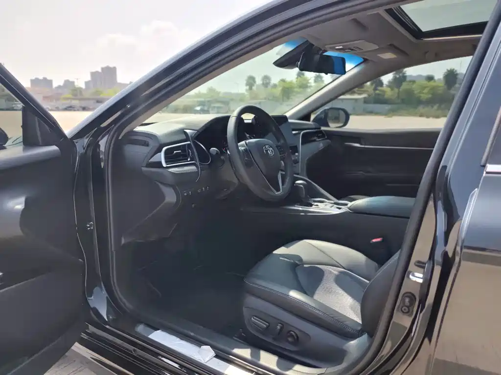 Toyota Camry 2022 — фото 12