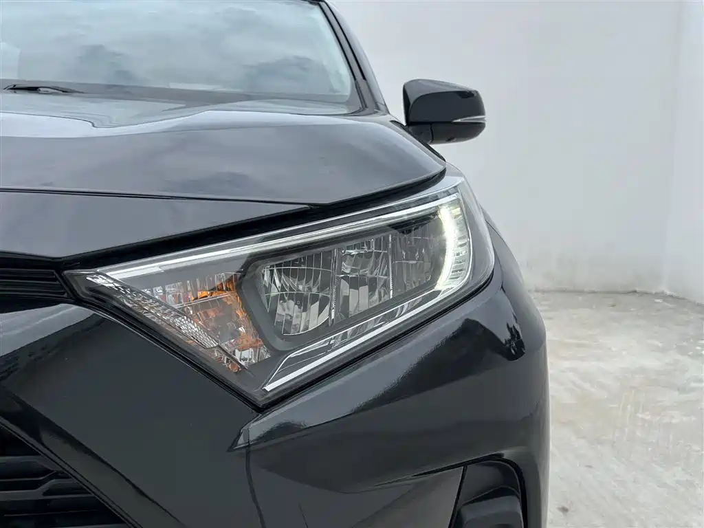 Toyota RAV4 2023 — фото 15