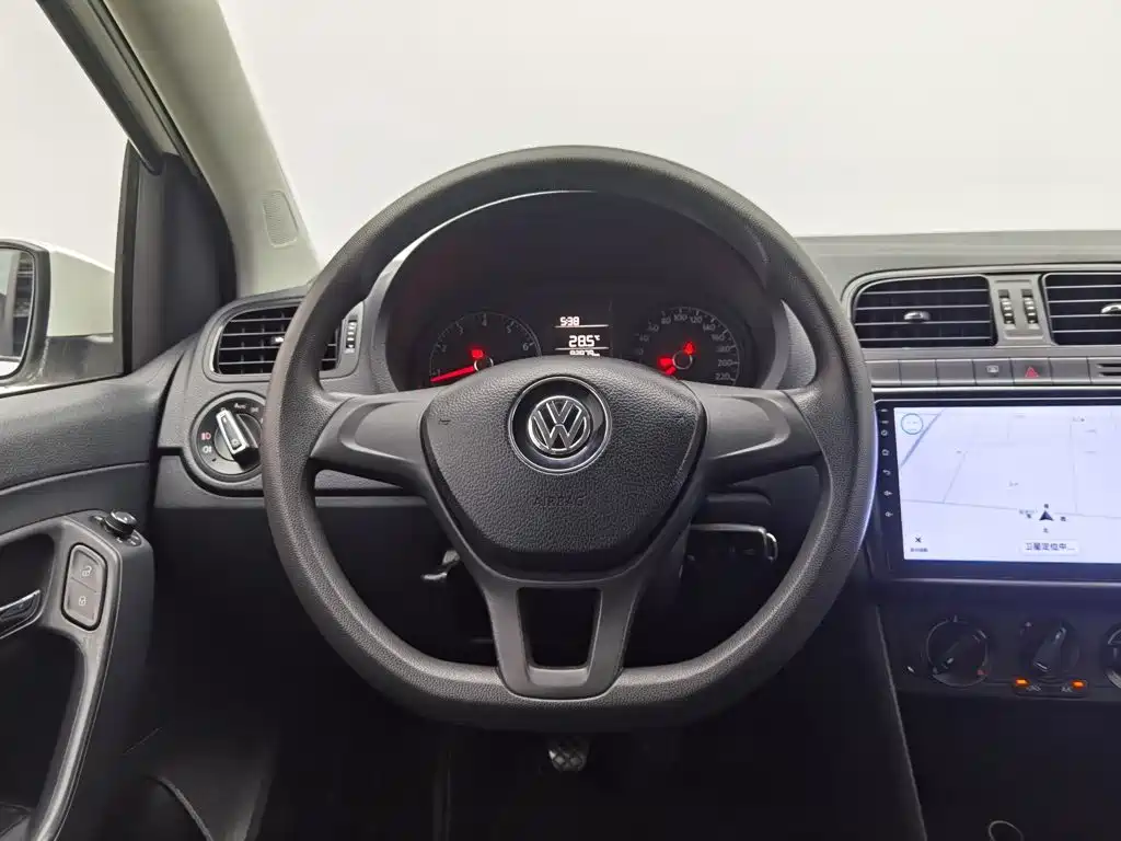 Volkswagen Polo 2015 — фото 11