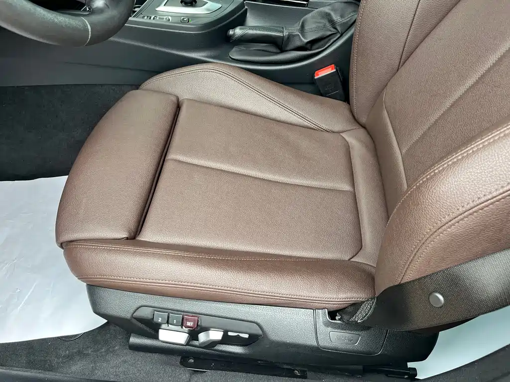 BMW 3 Series 2018 — фото 10