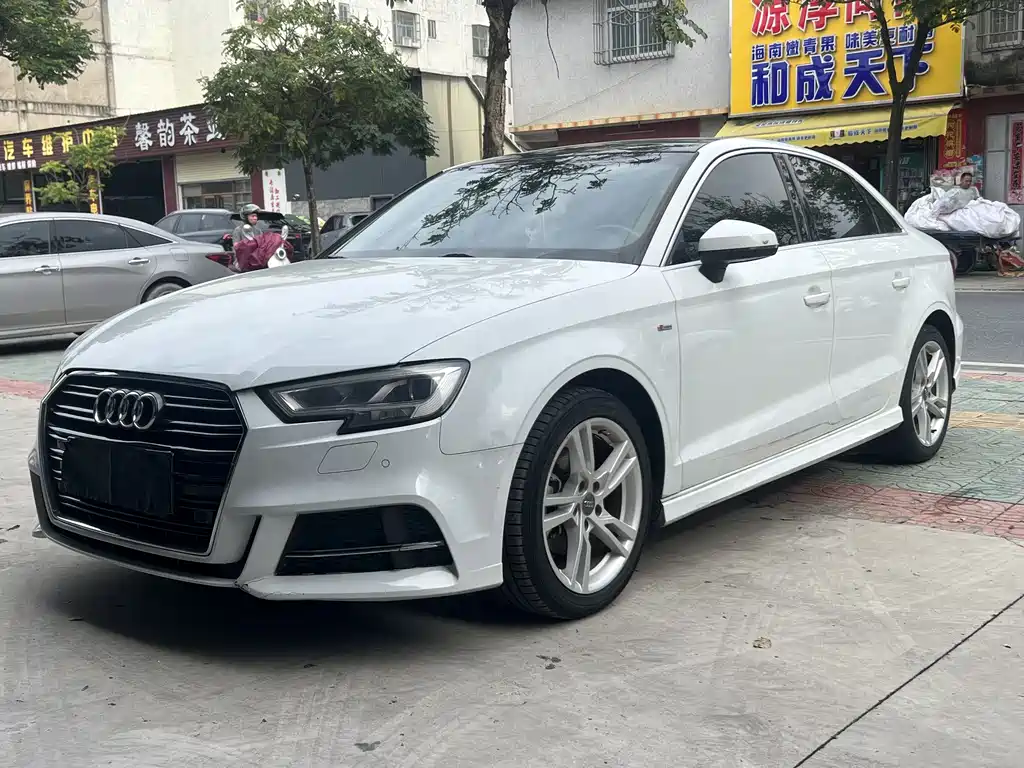 Audi A3 2019 — фото 1