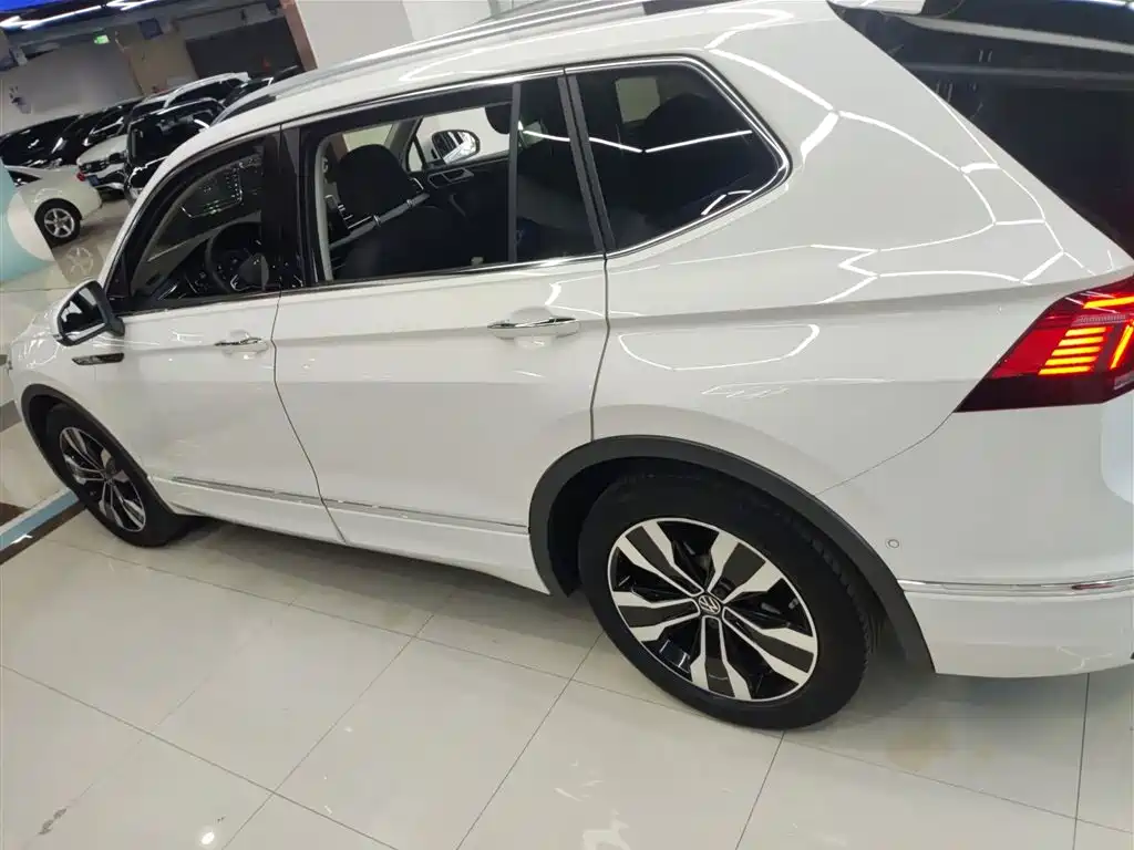 Volkswagen Tiguan L 2022 — фото 5