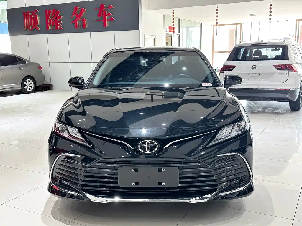 Toyota Camry 2024 — фото 2