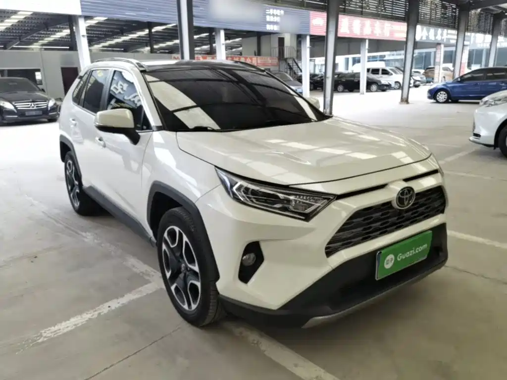 Toyota RAV4 2020 — фото 4