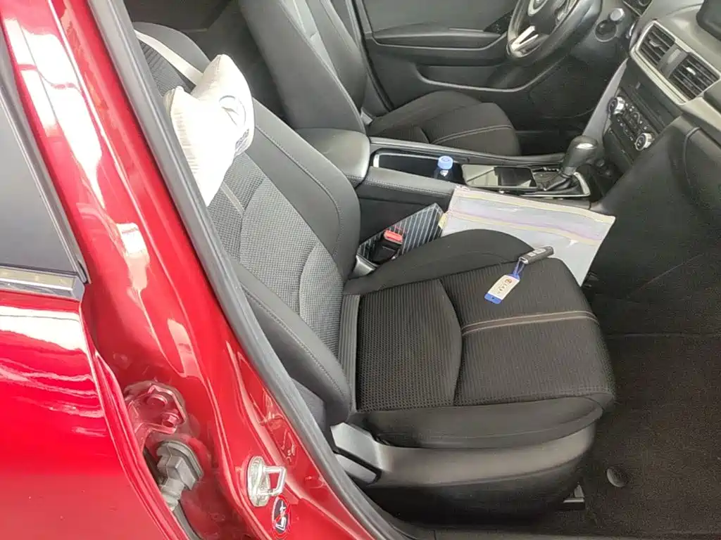 Mazda 3 Axela 2018 — фото 19