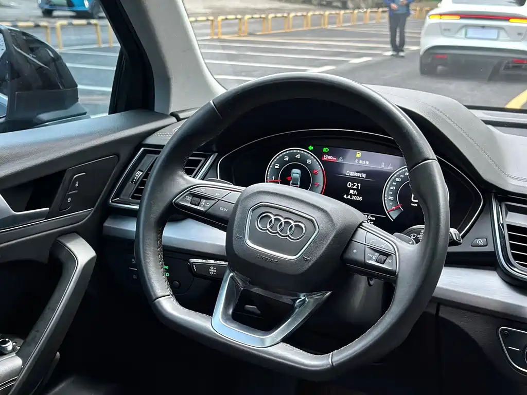 Audi Q5L 2023 — фото 13
