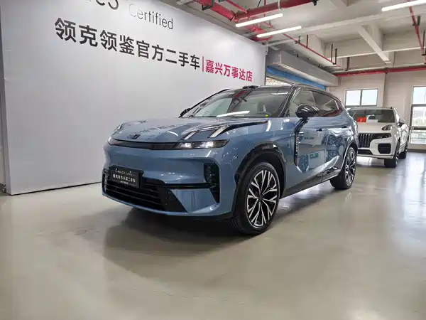 Lynk & Co 08 EM-P 2025