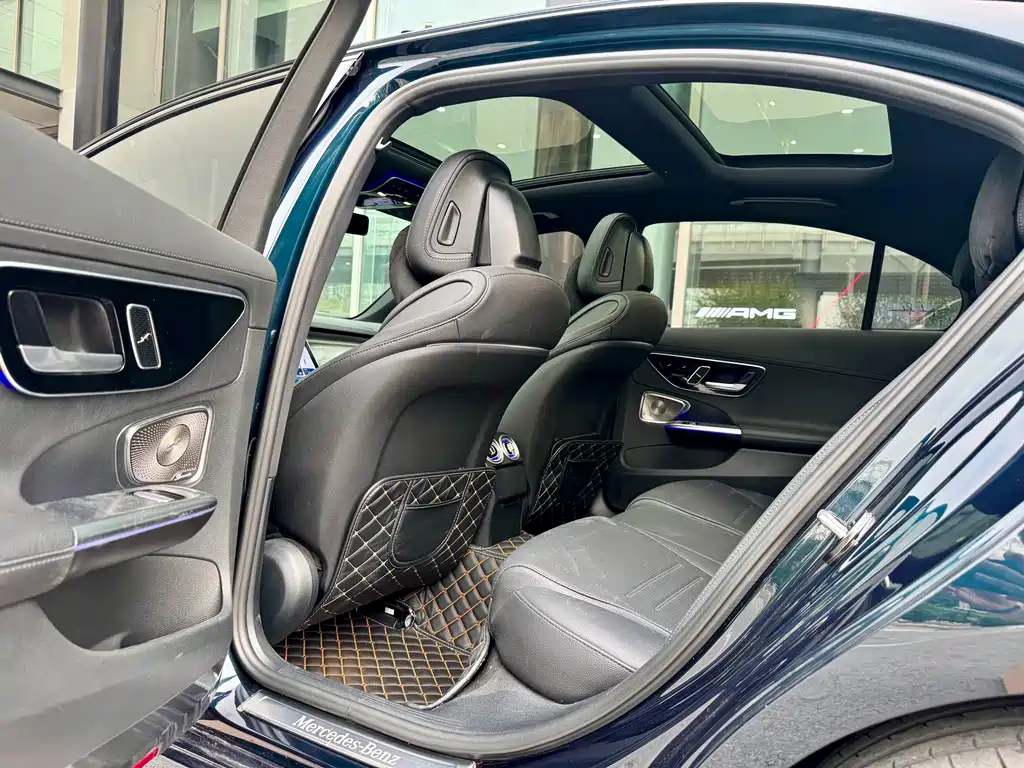 Mercedes-Benz C-Class 2023 — фото 6