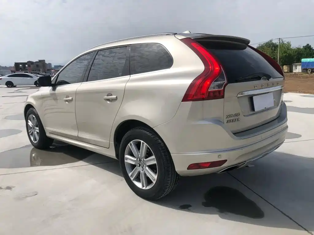 Volvo XC60 2017 — фото 16
