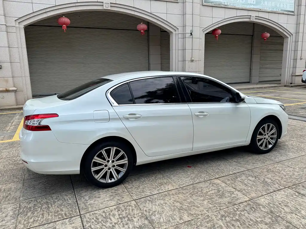 Peugeot 408 2016 — фото 9