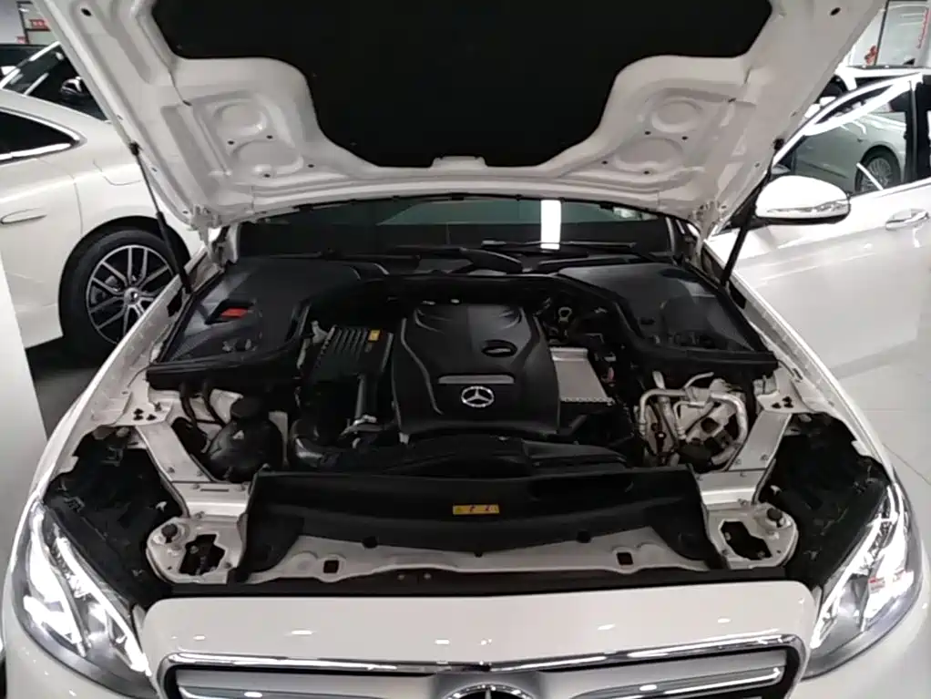 Mercedes-Benz E-Class 2018 — фото 16