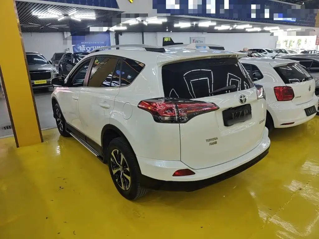Toyota RAV4 2019 — фото 23
